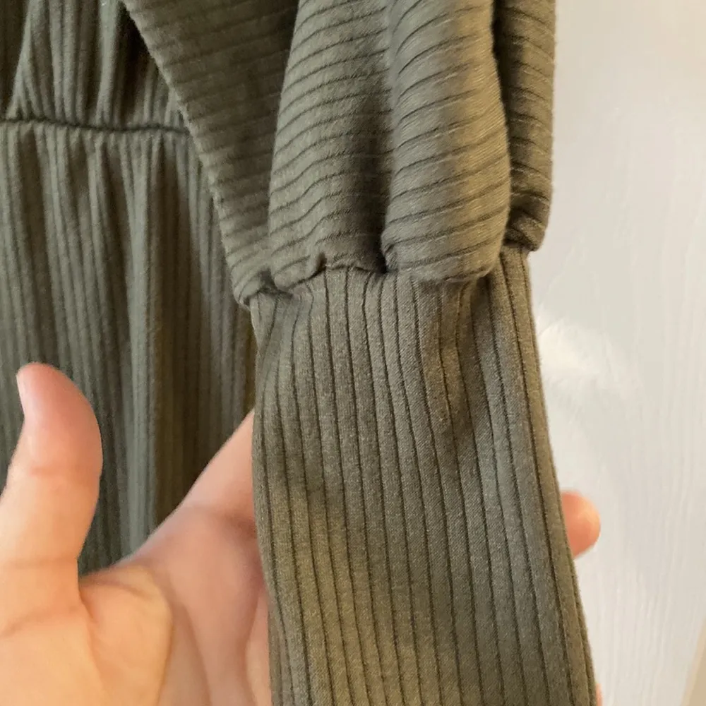 Lulus Maxi Dress size L length 50” color green long sleeves see all photos - Image 5