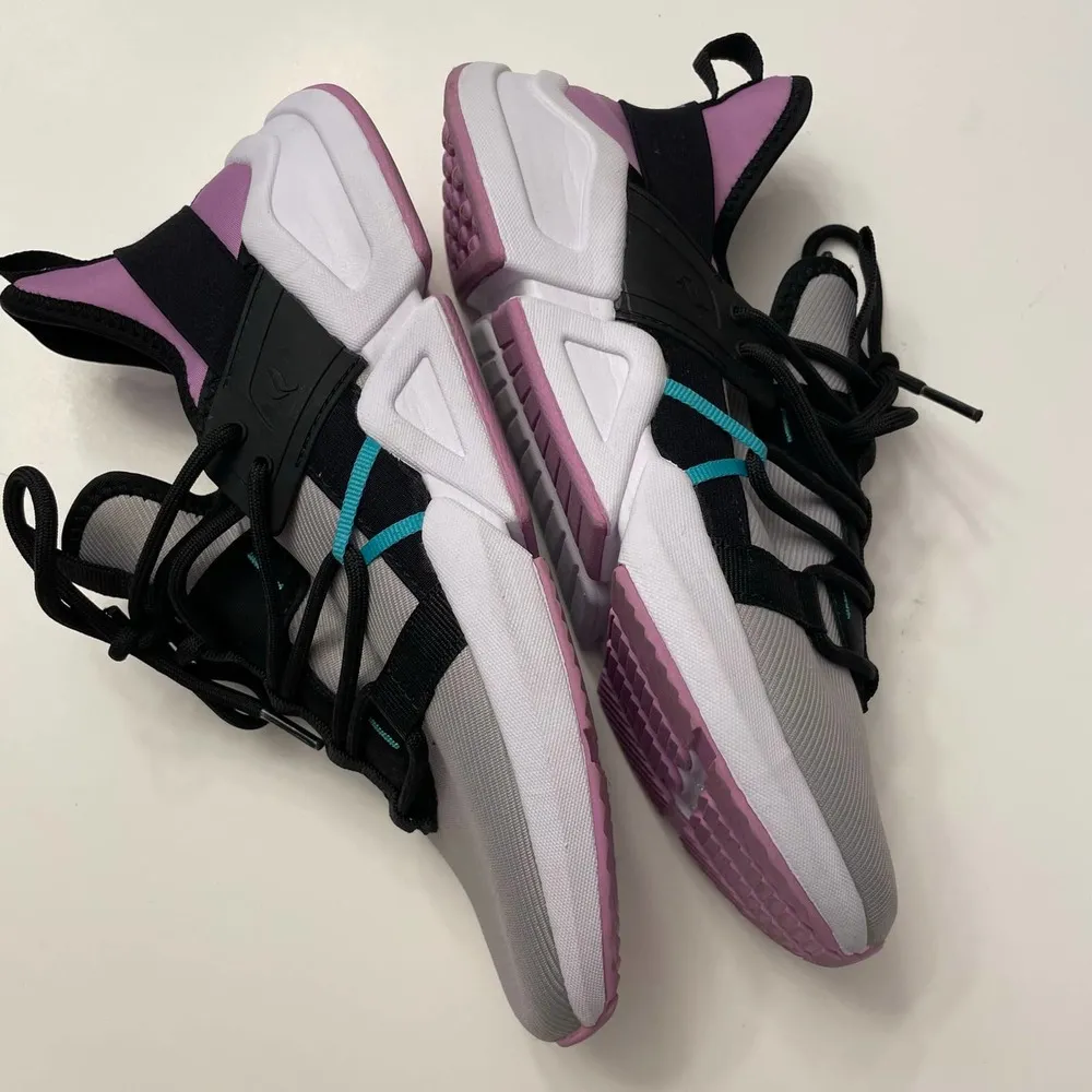 Fabletics Women's Marin Performance Sneaker Gray Violet Size 8 - Image 8