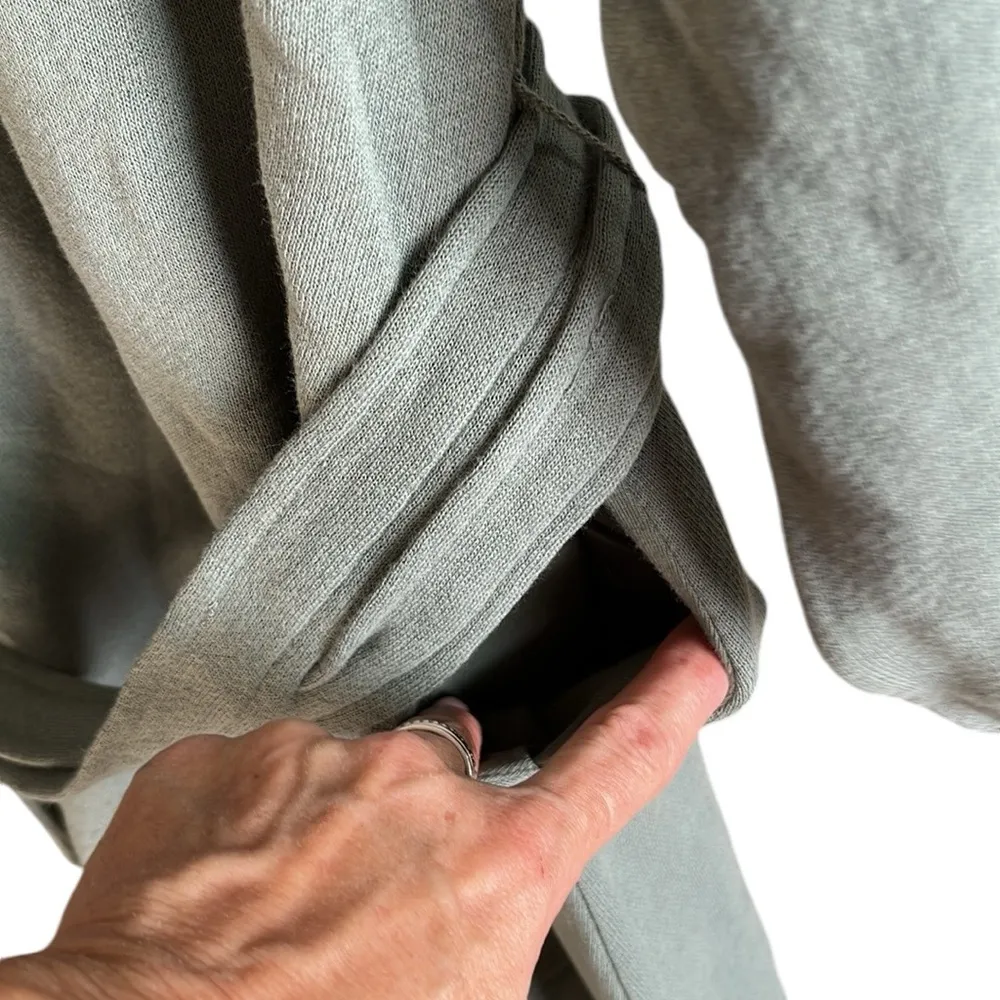 Bandier Damen Sincerely Jules X Dahlie Sweatshirt Fatigue Green - Image 11