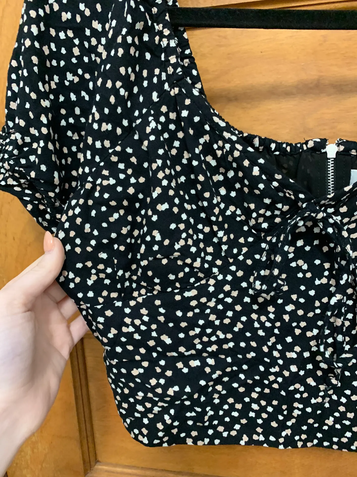 Cropped Spotted Blouse - Image 4