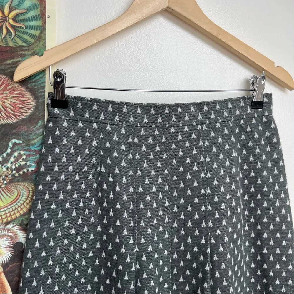 Vintage Knit Pleated Knee Length Grey Floral Skirt Size 8 - Image 2