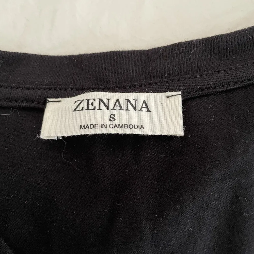 Zenana V-neck black Gorpcore athleisure minimalist cotton short sleeved top S - Image 2