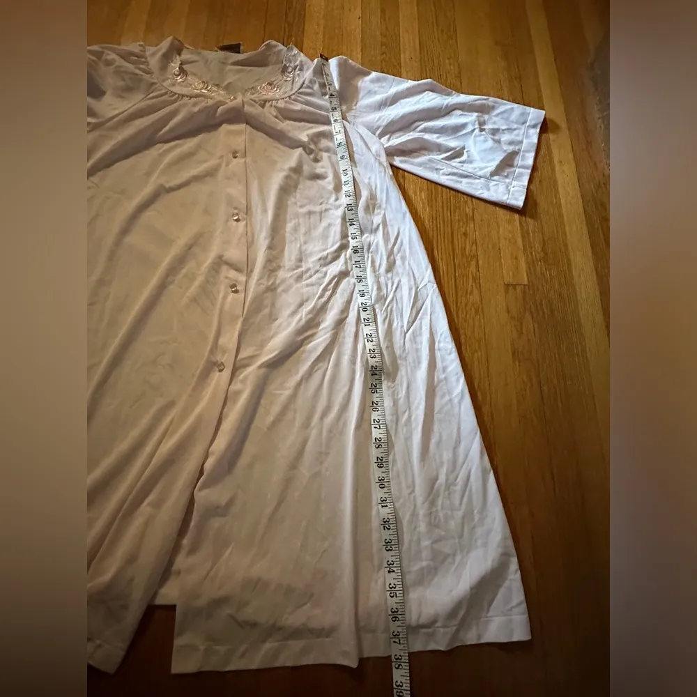 Shadowline Light Pink Rose Short Robe, OS Size undefined - Image 4