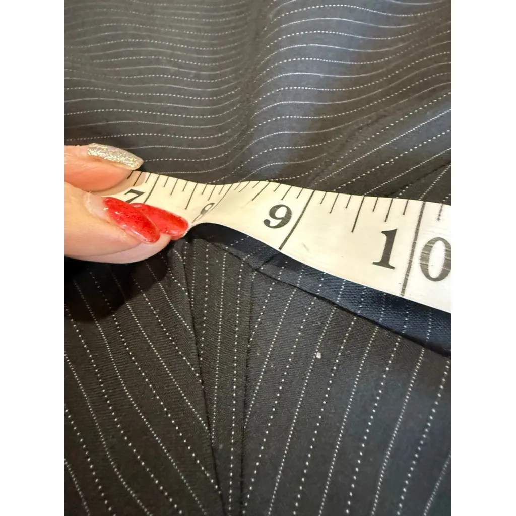 Women's Elie Tahari Black Pinstripe Trousers Size 10 - Image 4