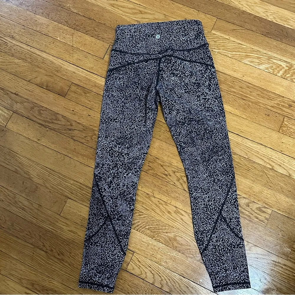 Lululemon In Movement Tight 25" *Everlux 6 - Image 3