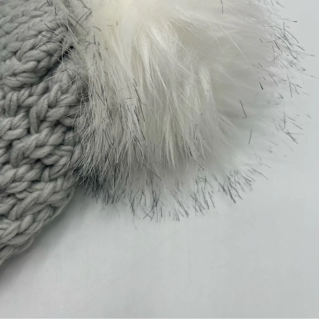 Fabletics  Chunky Pom Beanie Knit Hat Cloud Gray - Image 4