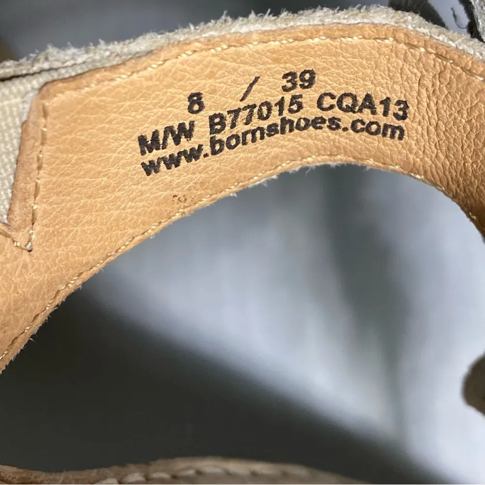 Born Thong Sandals Womens 8 Gold Leather Low Cork Heel Comfy Shoes Flowers (Q - Image 9