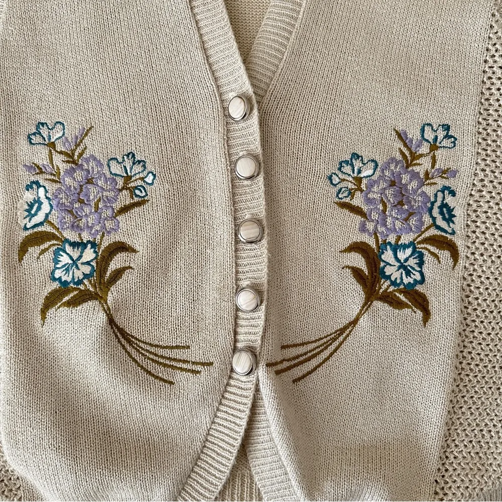 Vintage 90s Embroidered Floral Knit Vest Leslie Fay Petite Collection - Image 2