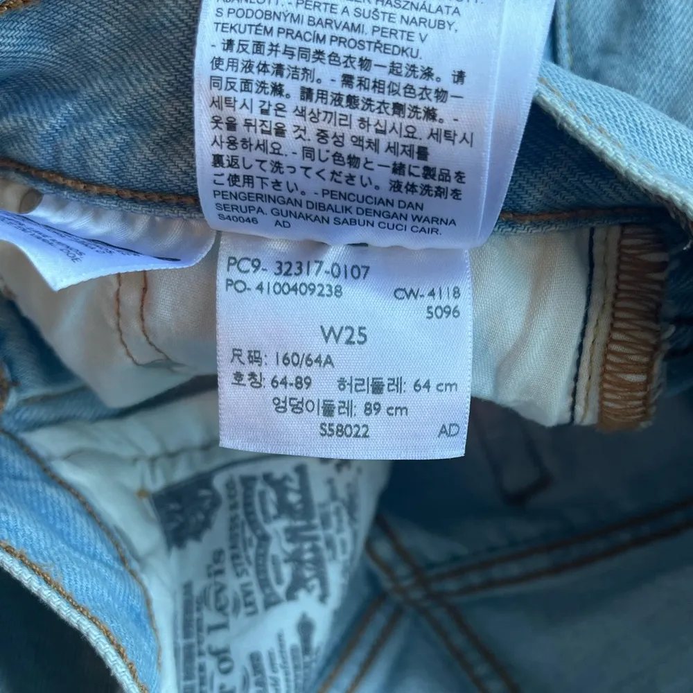 Levi’s 501 shorts size 25 - Image 5