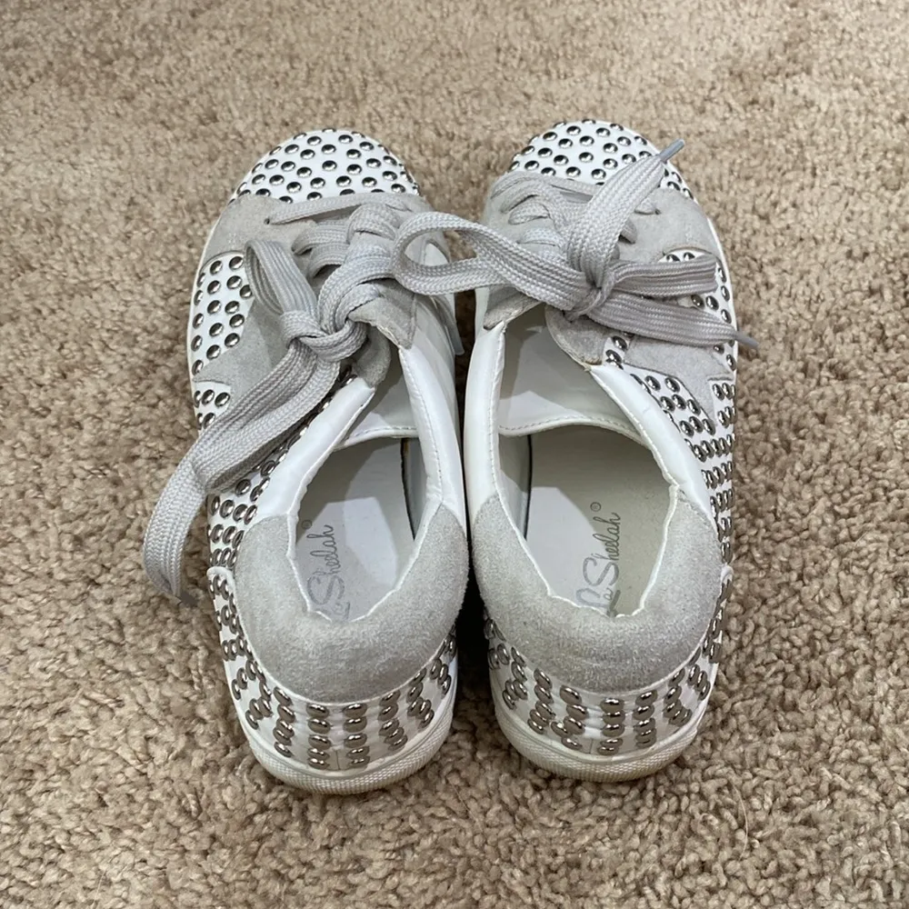 La Sheelah silver studded casual shoe Size 8 - Image 3
