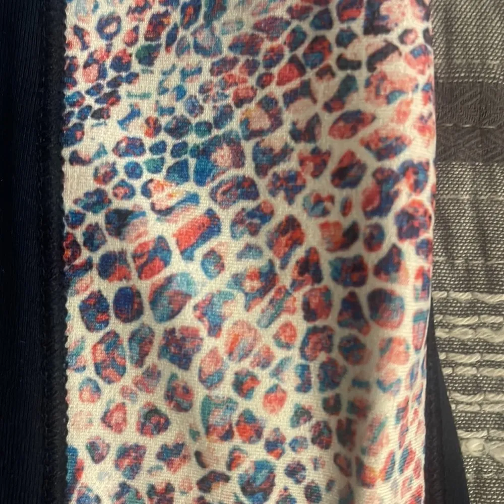 CALIA by Carrie Underwood Navy Blue Capri Leggings Size Small EUC #6875 - Image 3