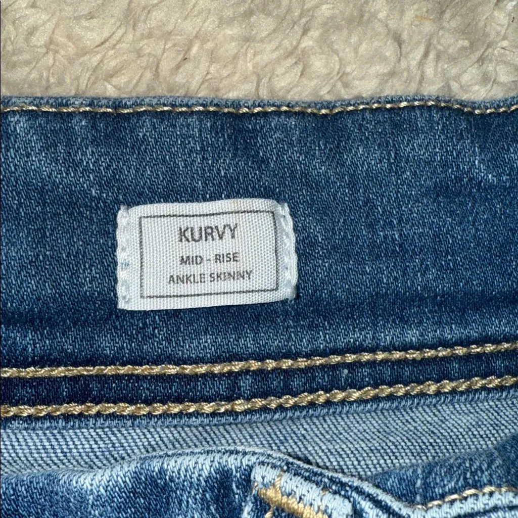 Women’s Kancan Jeans Size 31 - Image 4