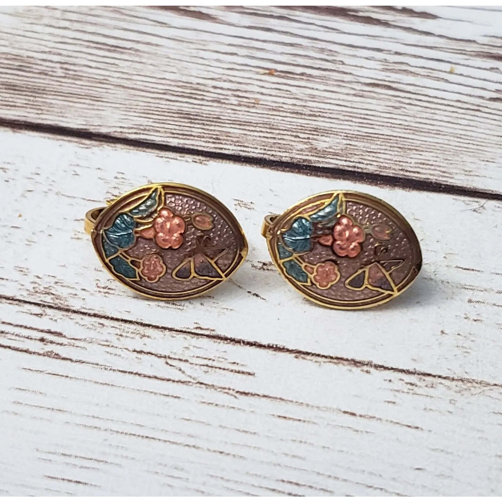 Vintage Clip On Earrings - Image 4