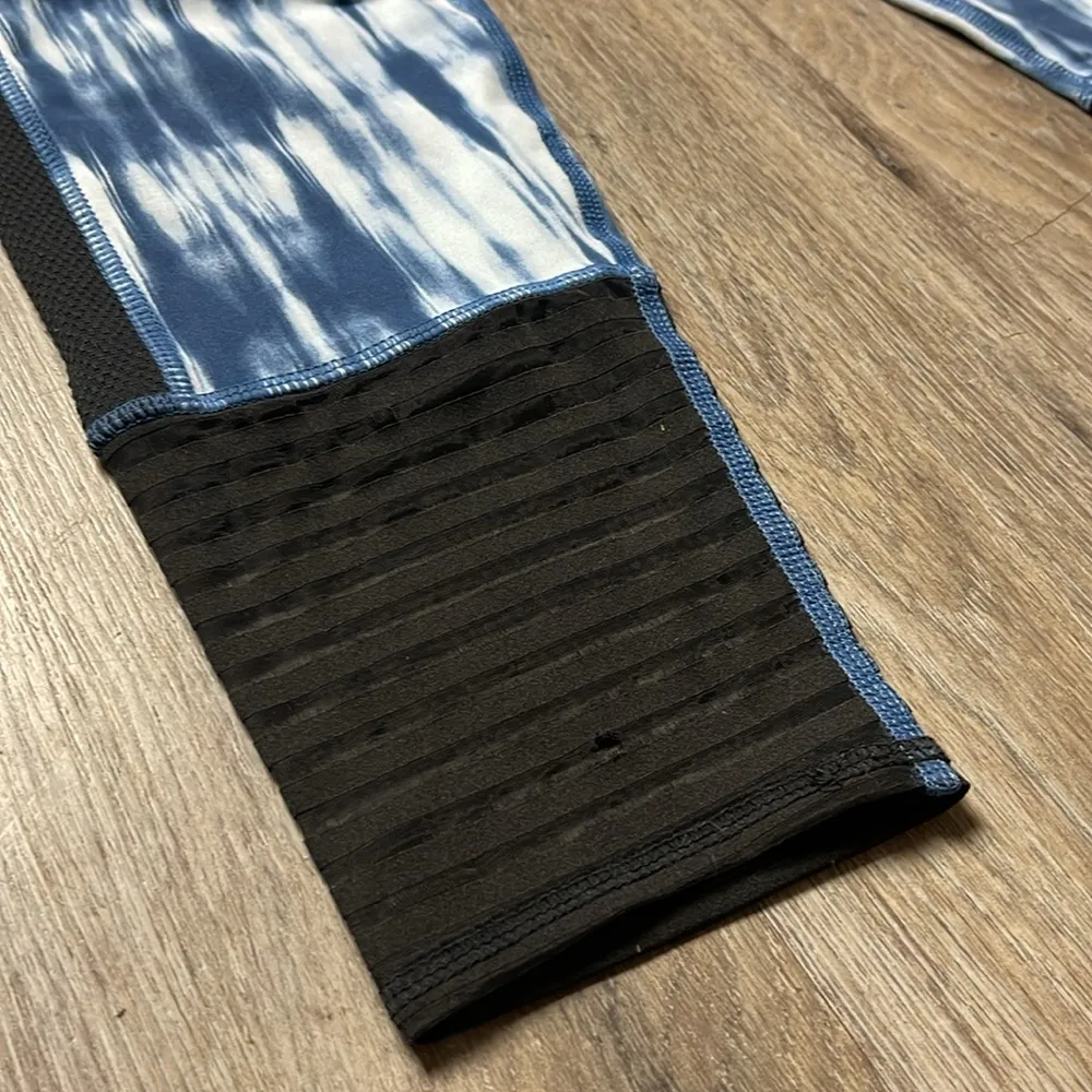 Threads 4 Thought Cropped Tie Dye Leggings Size Small - Image 10