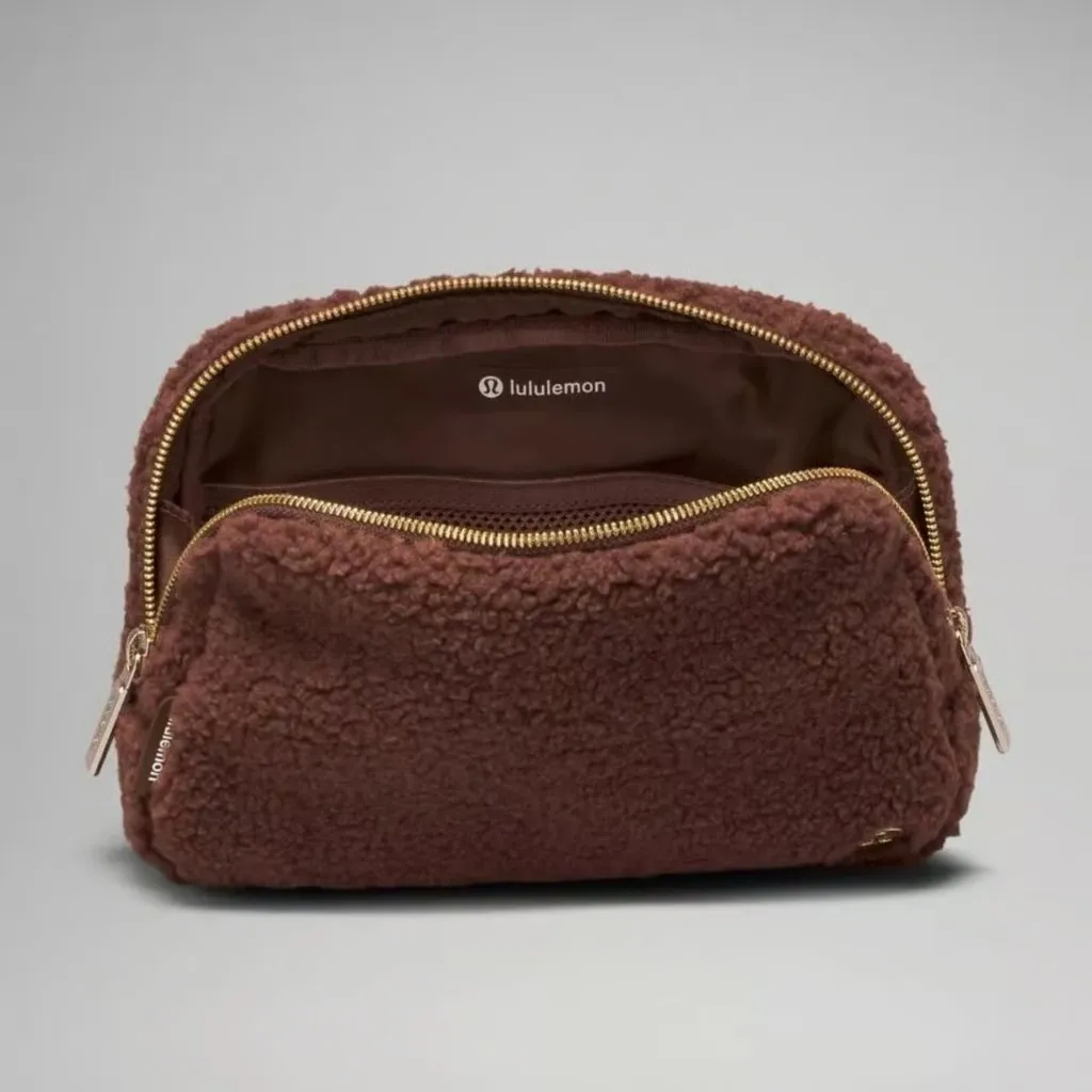 Lululemon 2 Liter Fuzzy Fanny Pack - Image 5