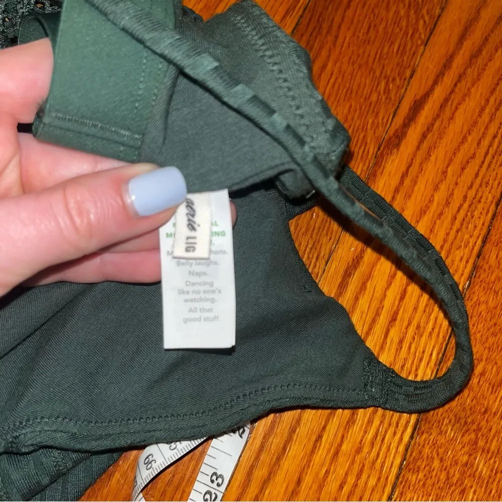 Aerie flowy forest green cropped tank size large - Image 5
