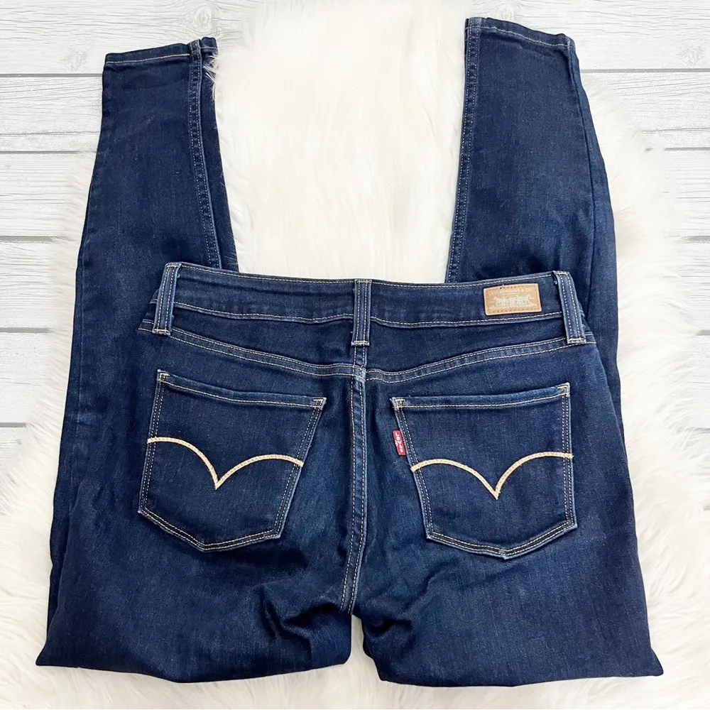 Levi’s Dark Wash skinny Jeans - Image 3
