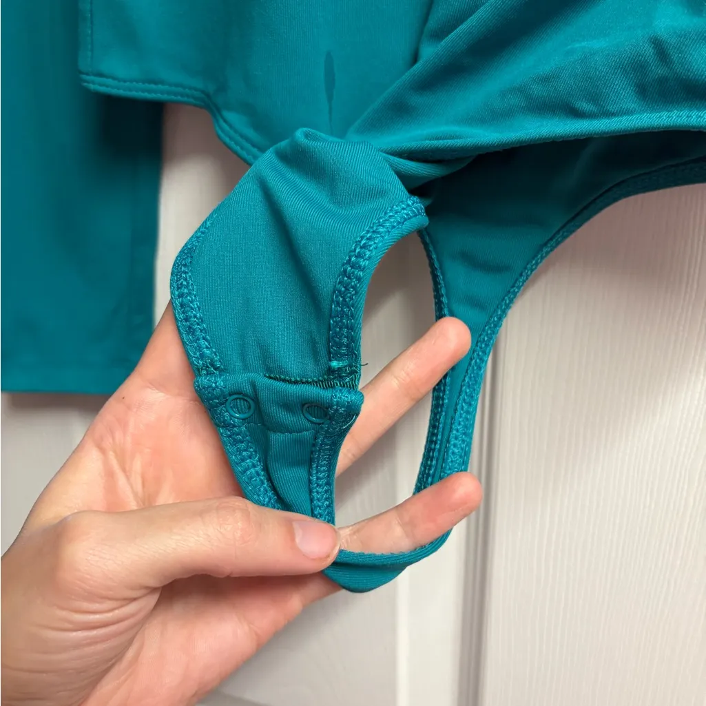 Babaton Aritzia  Contour V-Neck Teal Bodysuit Size Medium - Image 3