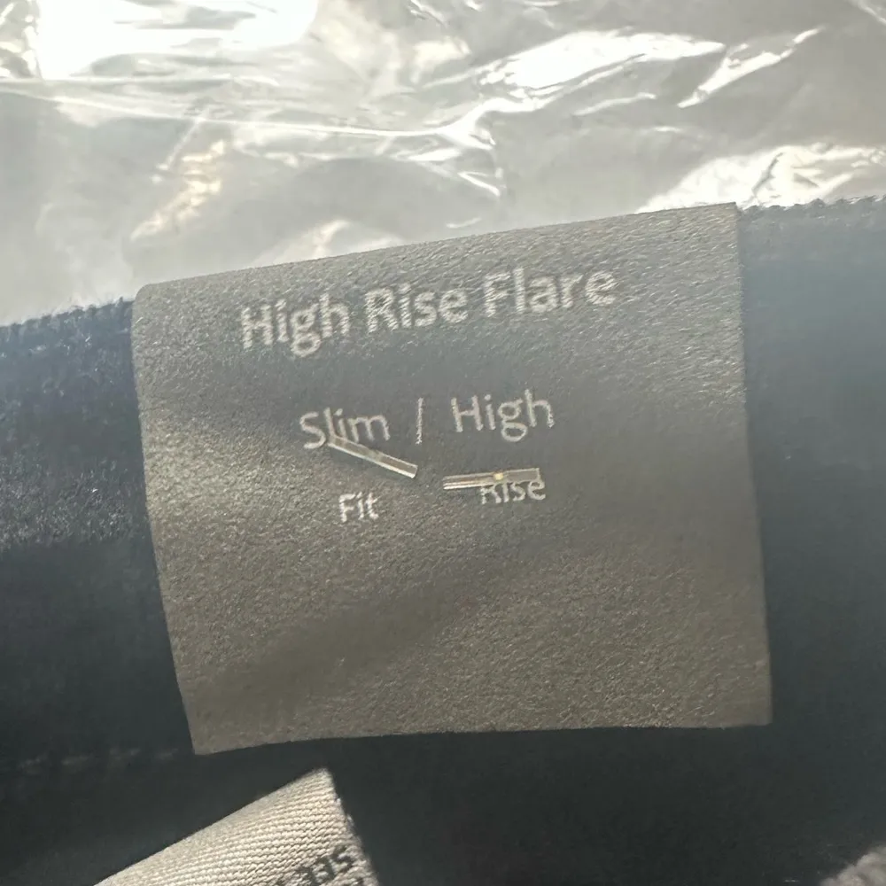 Tractr Women’s High Rise Flare Slim Fit Jeans Black Velvet Size 8 NWT - Image 7