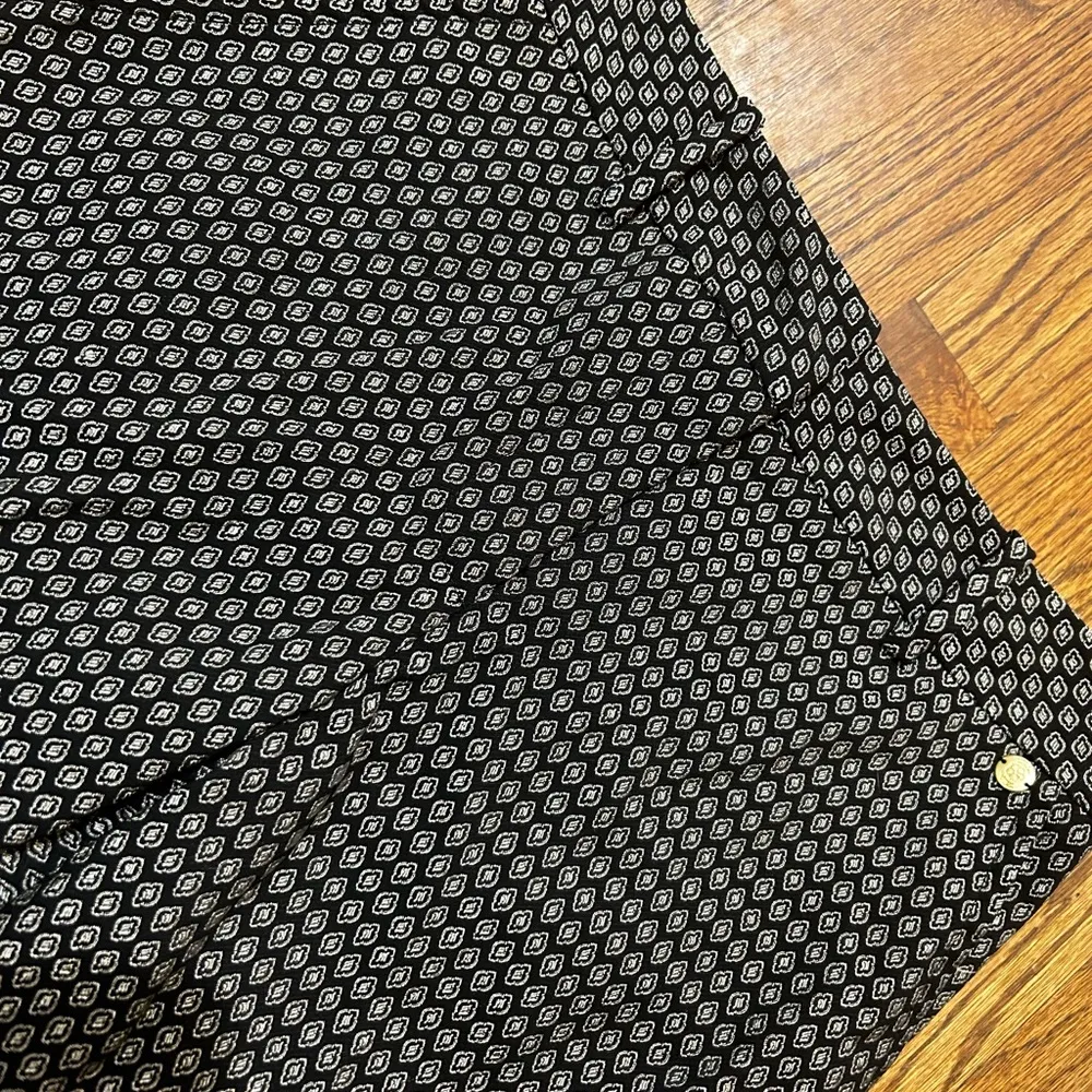 Trina Turk  Geometric Patterned Bermuda Shorts Black & White size 4 - Image 2