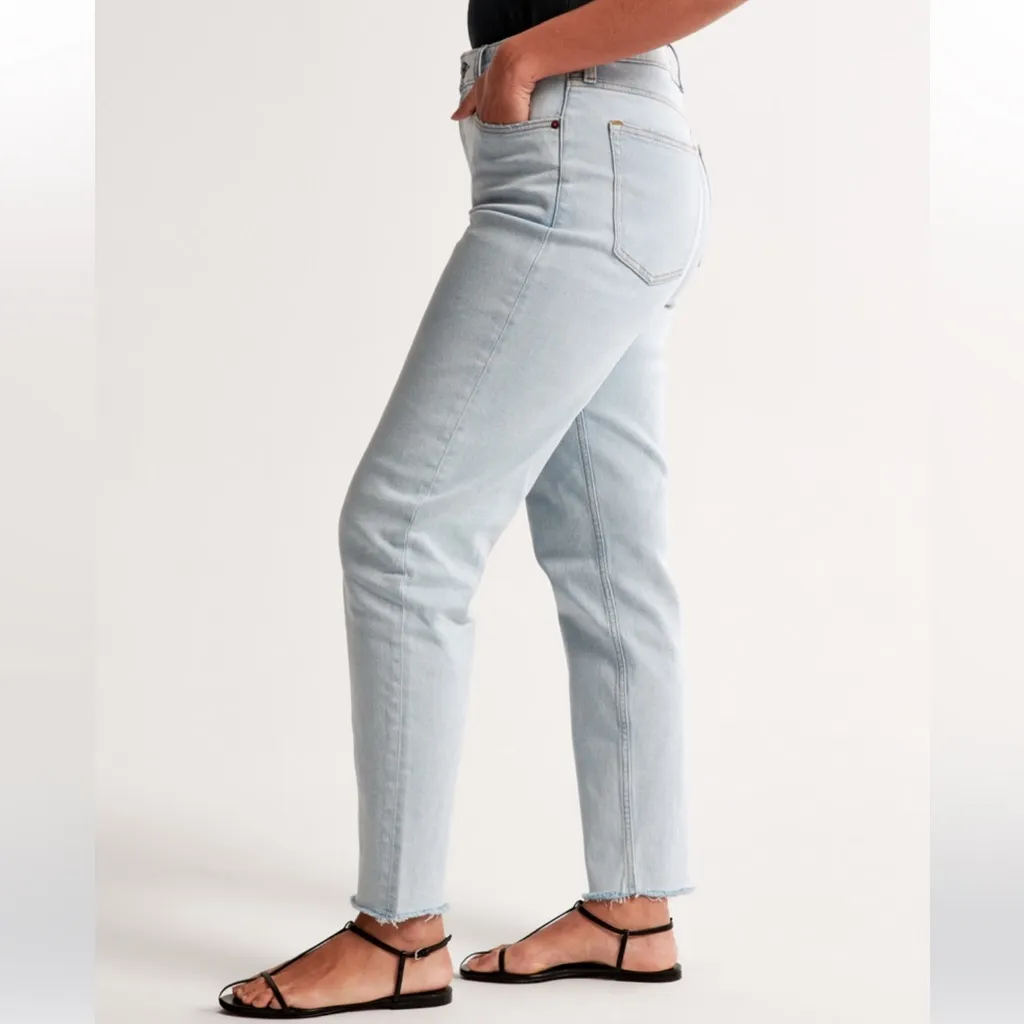 Abercrombie & Fitch Curve Love The Mom High Rise Jeans in Light Blue Size 28/6R - Image 2