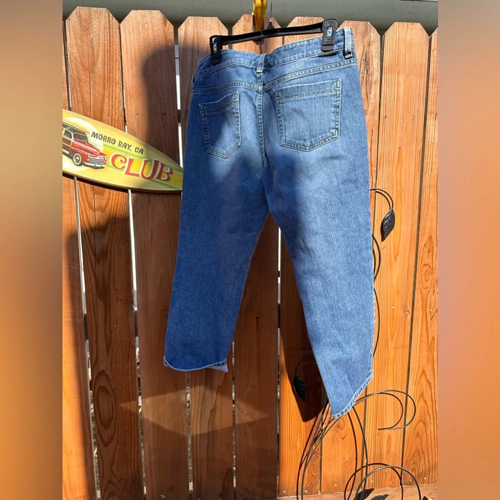 New York & Company Size 6 distressed crop jeans - Image 4