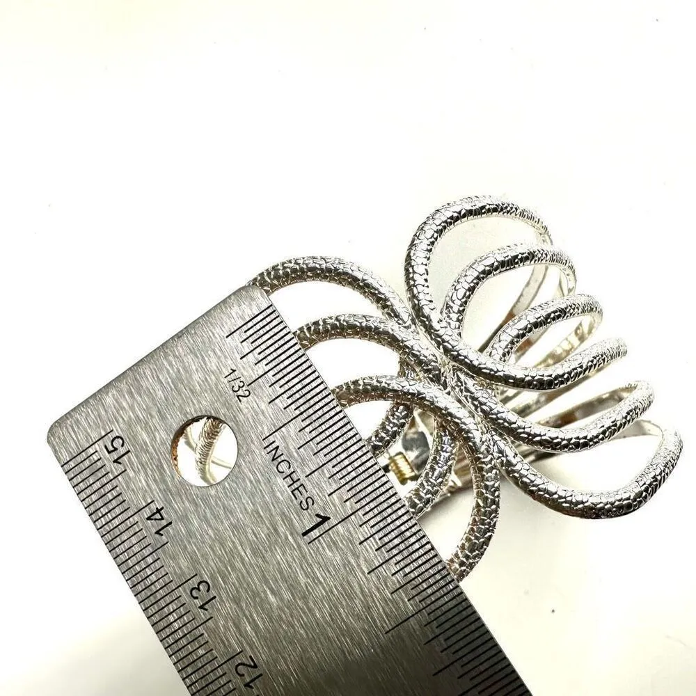 Silver tone textured hinged wide bracelet - Image 5