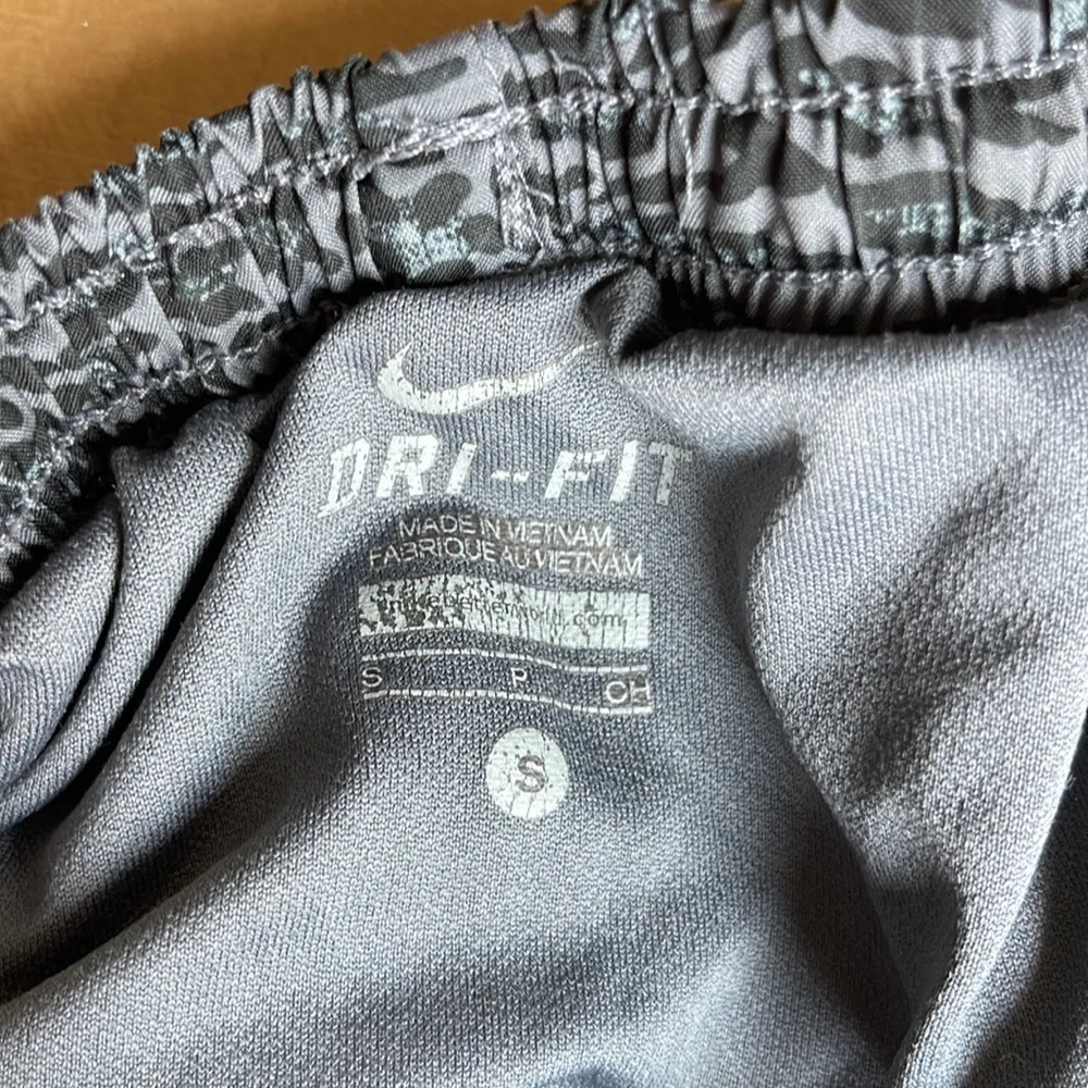 Nike Women Printed Tempo Shorts - Image 3