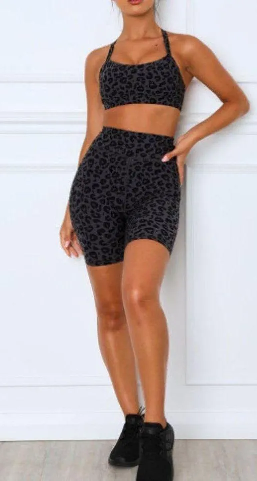 NEW Gray Leopard Print Workout Set Size Large - Image 6