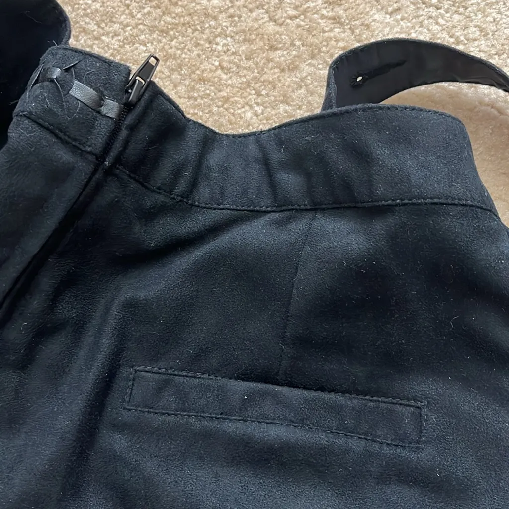 H&M Divided Faux Suede Black Overall Shorts in Size 6 - Image 5