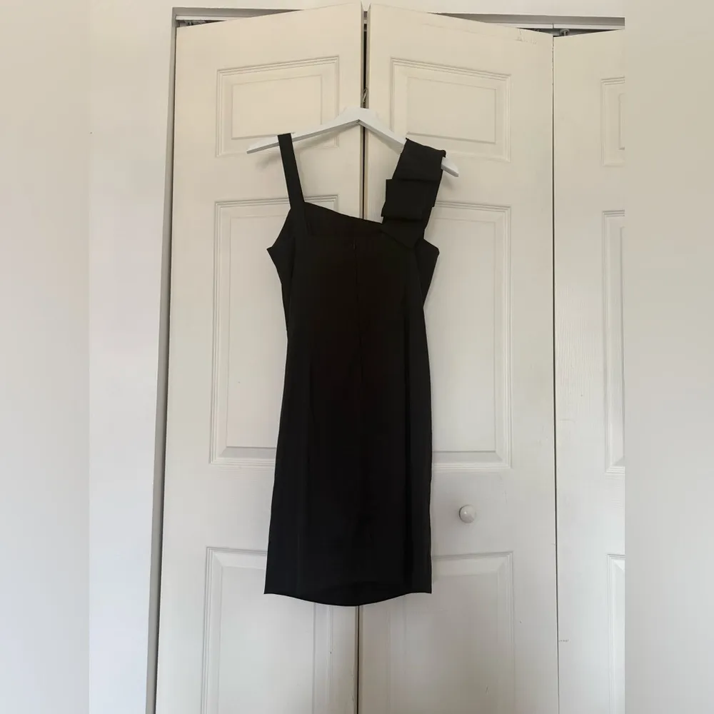 SL Fashions Origami Taffeta Sheath Dress Ruffle One Shoulder Black Dress 12 - Image 4