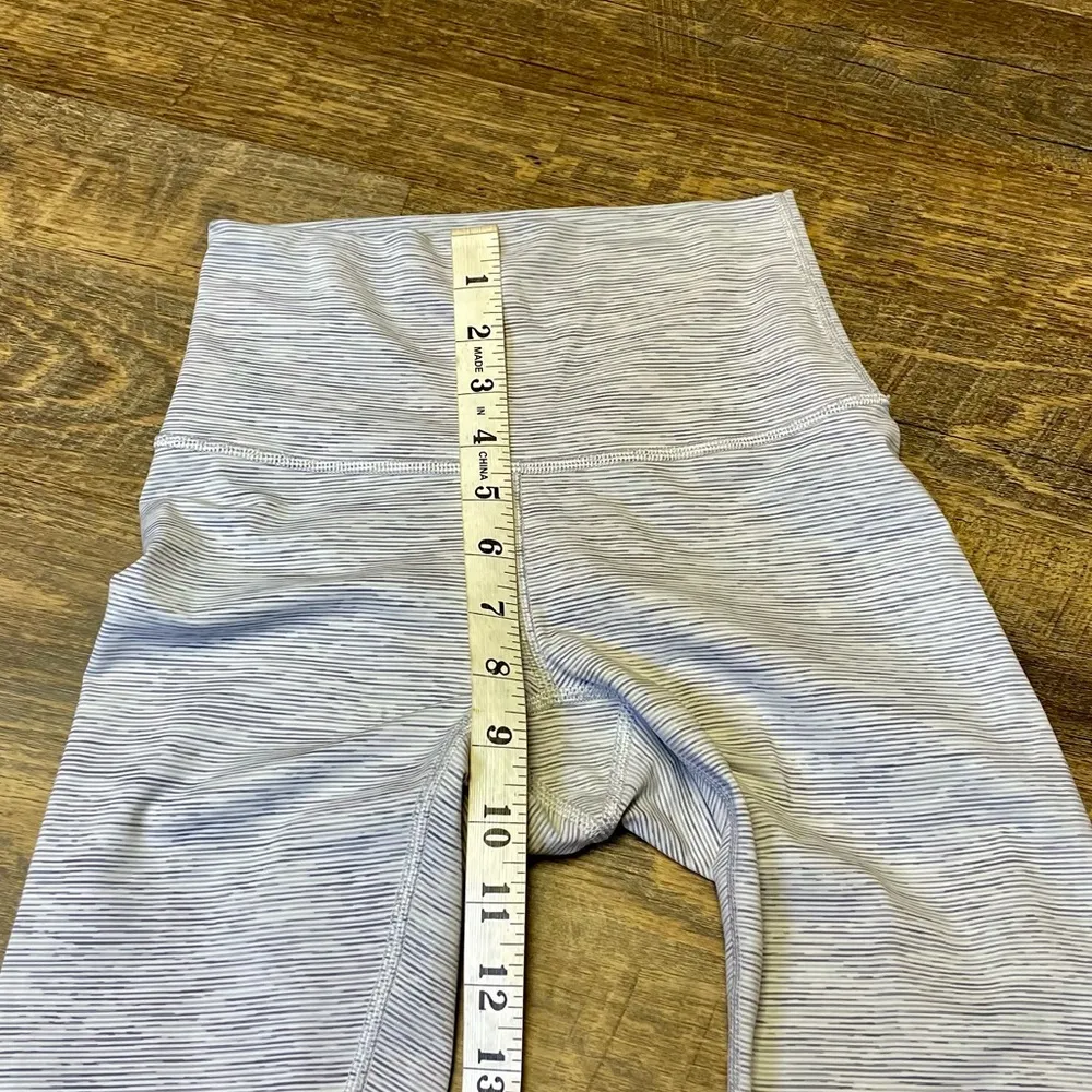 Lululemon Wunder Under High-Rise 1/2 Tight Luxtreme 17" Womens 2 Gray White - Image 6