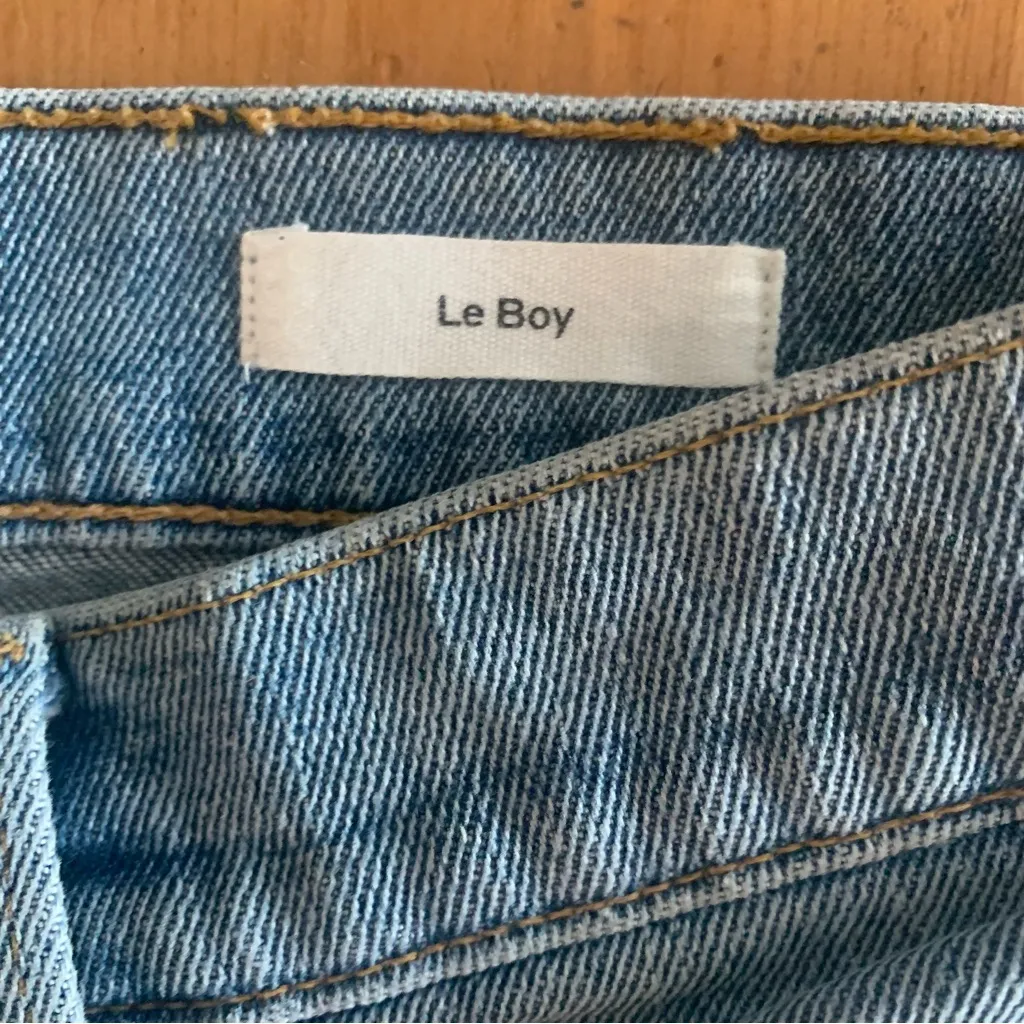 EUC FRAME Le Boy Boyfriend Fit Released Step Hem Lakeland Wash Jeans Size 27 - Image 3
