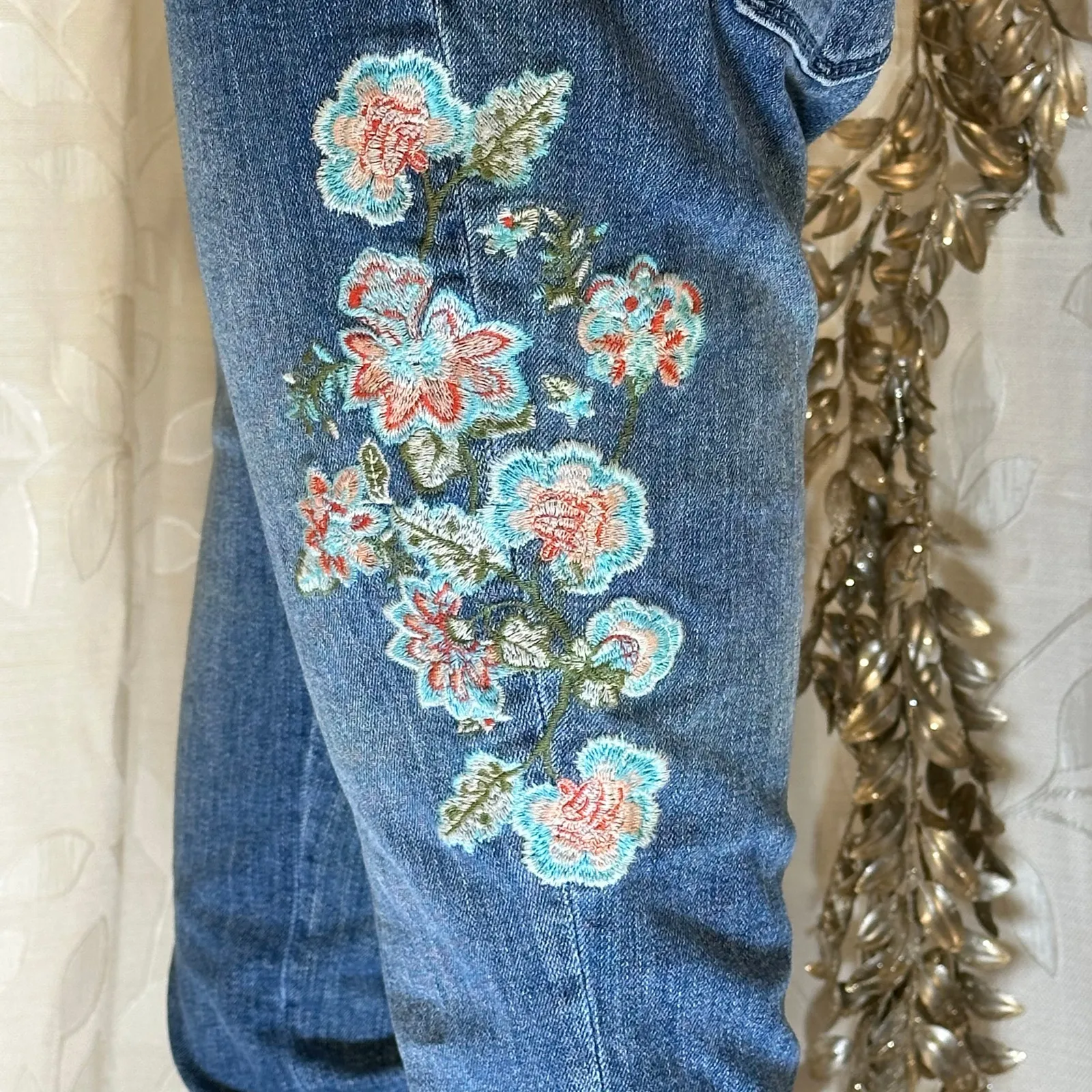 J.Jill Women’s Authentic Fit Cropped Embroidered Denim Jeans Blue Size 6P - Image 3