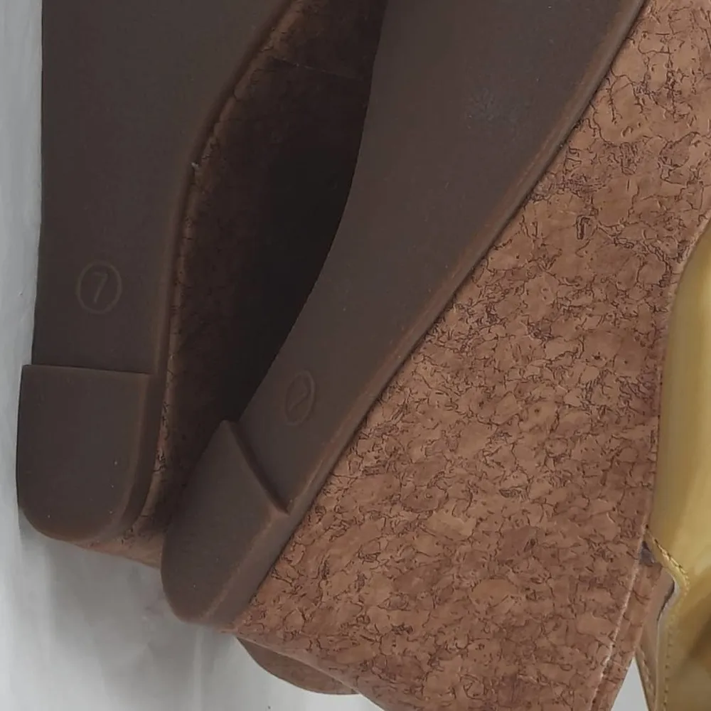 Womens Shoes Size 7 Gold Patent Leather Wedge Heel Sandals Pumps Ladies - Image 8