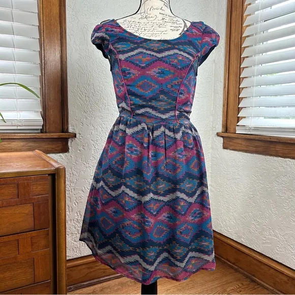 Band Of Gypsies | Geometric Boho Short Sleeve Lined Mini Dress Size XS - Image 2