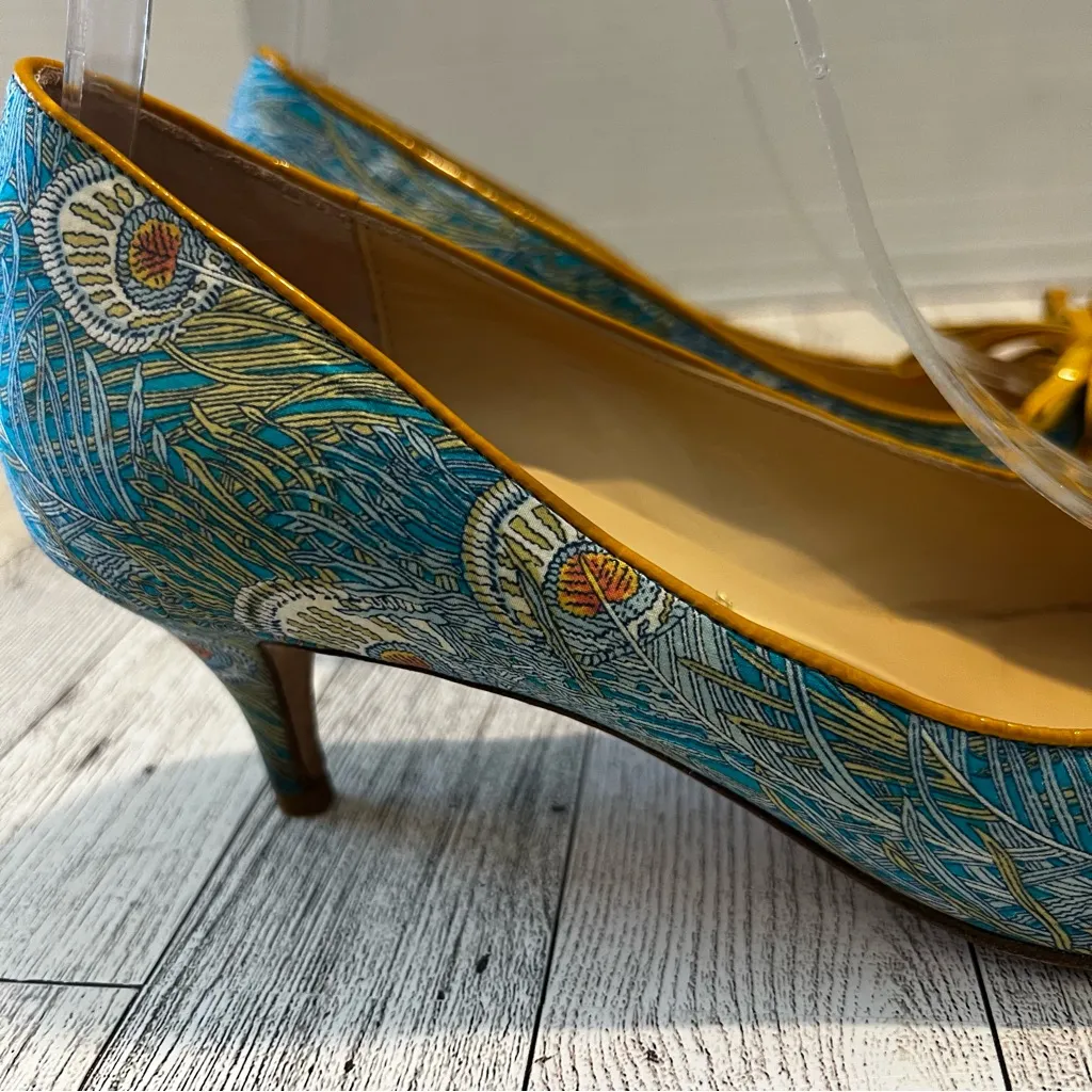 Butter Shoes Peacock Leather Bow Detail Kitten Heel Dress Up Pumps Size 7.5AA Blue - Image 3
