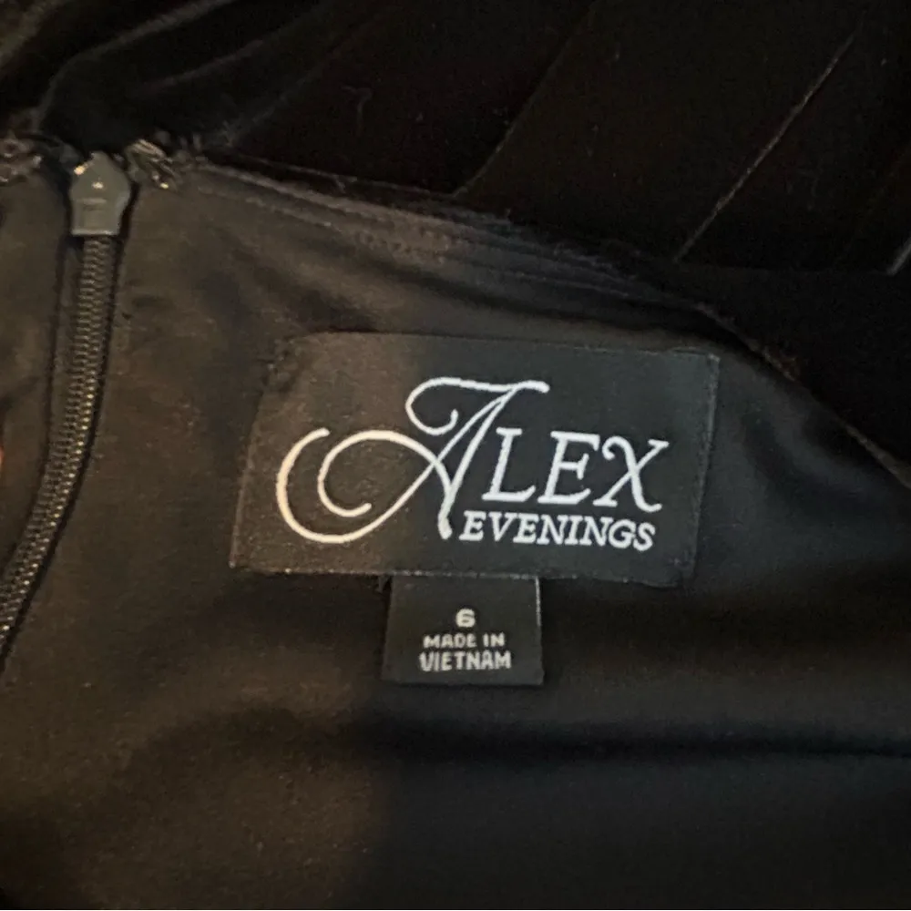 Alex Evenings Black Velvet Cold Shoulder Beaded Jewel Sheath Dress Size 6 - Image 12