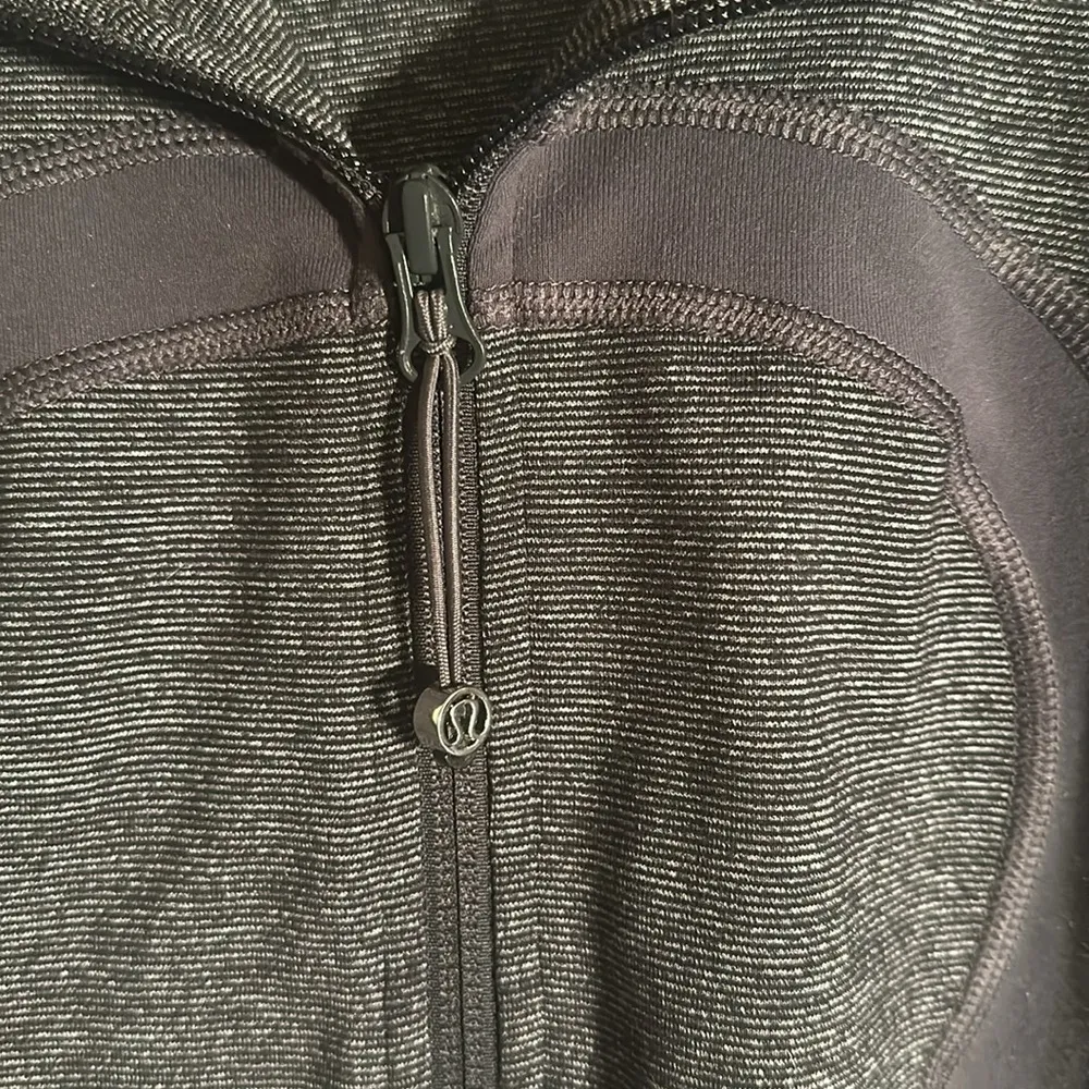 Lululemon In Stride Jacket
Coal Wee Stripe / Coal Size 4 - Image 10