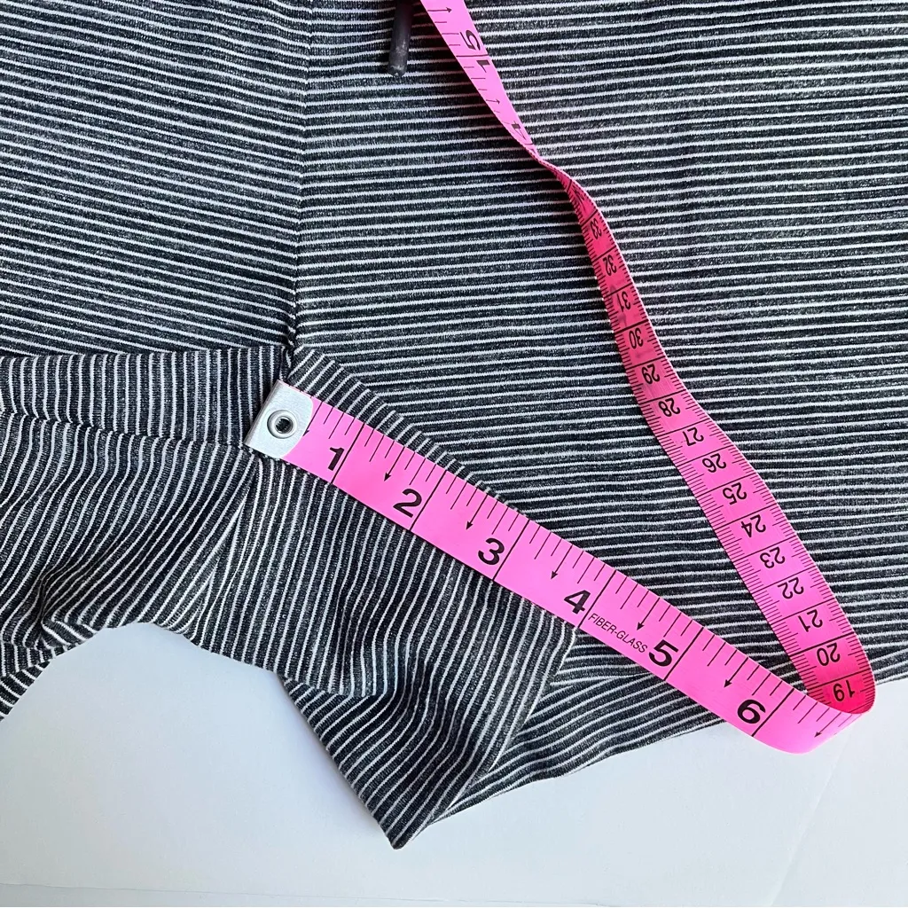 Athleta•Drawstring Grey zipper pocket shorts•sz M - Image 5