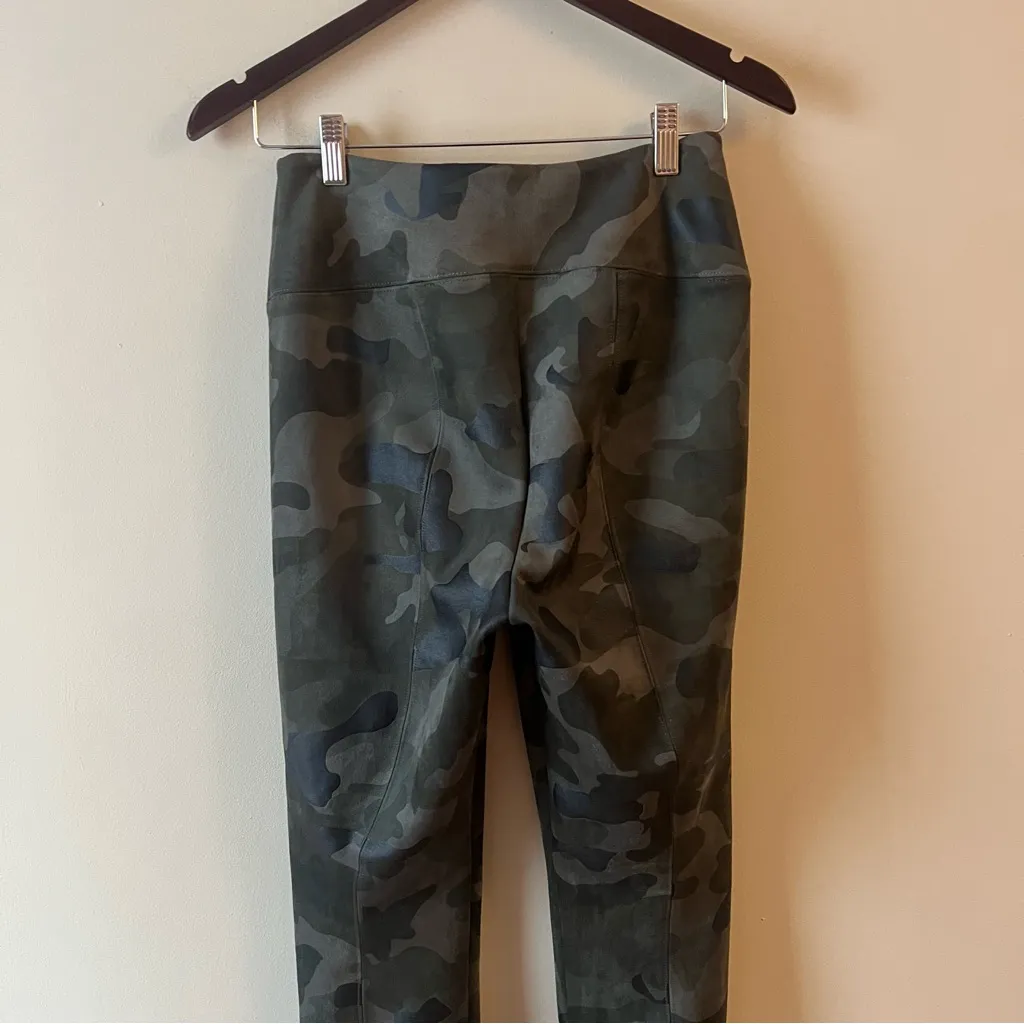 White House Black Market WHBM Runway Leggings Camo Print Size 4 Skinny High Rise - Image 7