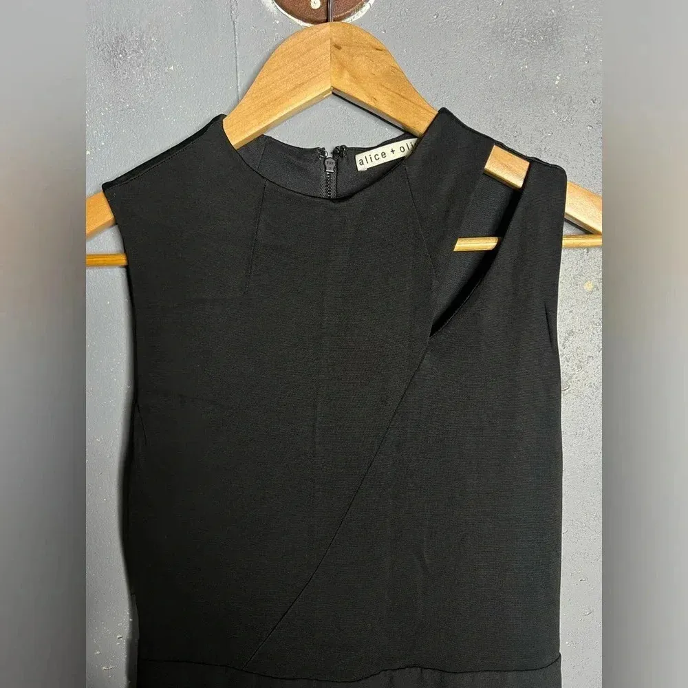 Alice & Olivia Ivy Cutout Shoulder Sleeveless Wide Leg. Size 4 - Image 5