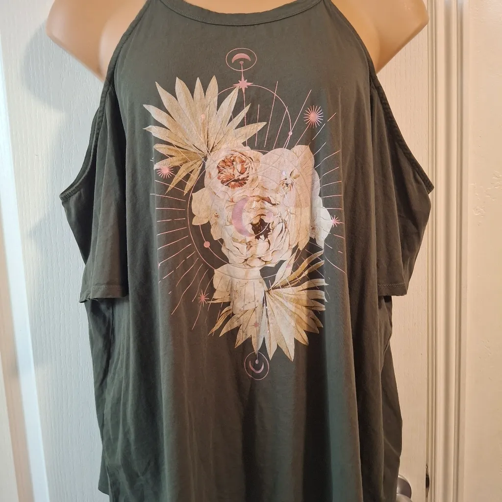 Torrid Sz 3 Women's Green Cold Shoulder Tee - Image 10