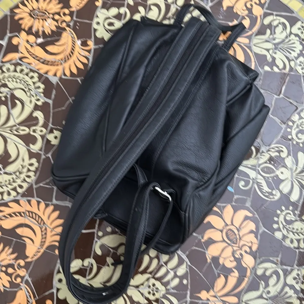 AURIELLE BLACK LEATHER BACKPACK - Image 3