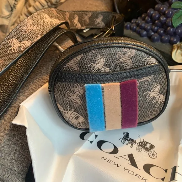 Authentic COACH 1941 reversible belt zip top leather Beltbag horse & carriage - Image 2