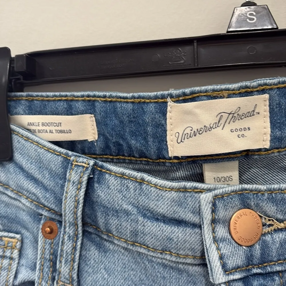 Universal thread Ankle raw hem bootcut jeans. - Image 5