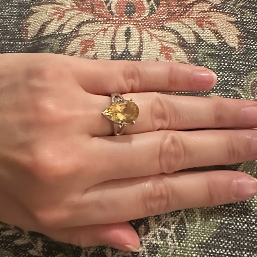 Elegant Teardrop Citrine Ring Gold Size 6 - Image 2