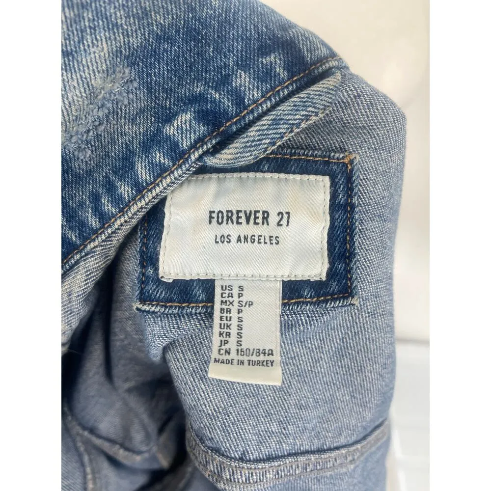 Forever 21 Distressed Light Wash Denim Cropped Trucker Jacket Womens Small - Image 5