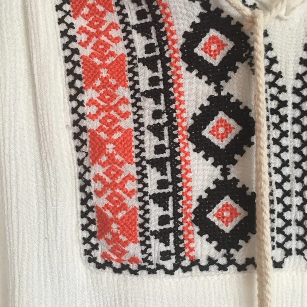 2/$15 Bobeau Embroidered Boho Peasant Top Size S - Image 3