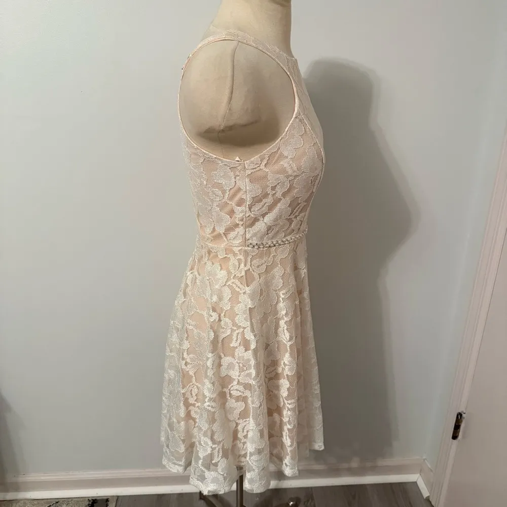 David’s Bridal City Triangle Ivory/Nude Short Lace Dress Bead Embellished Waist - Image 7